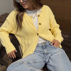 Loose-fitting round-neck knit cardigan