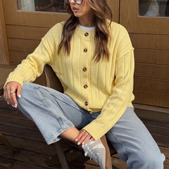 Loose-fitting round-neck knit cardigan