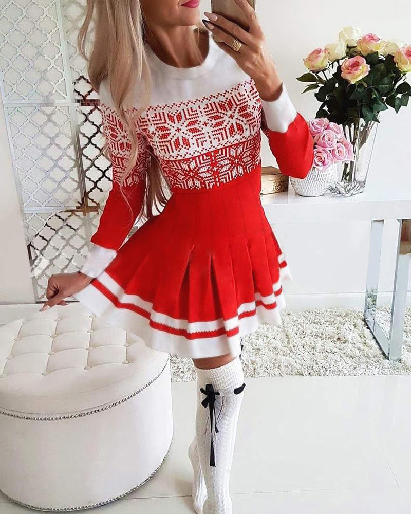 Vestido plisado de manga larga con estampado de copos de nieve navideños