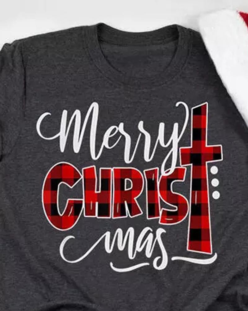 Camiseta informal con estampado de cuadros y letras navideñas