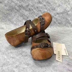 Leather belt-embroidered flat shoes