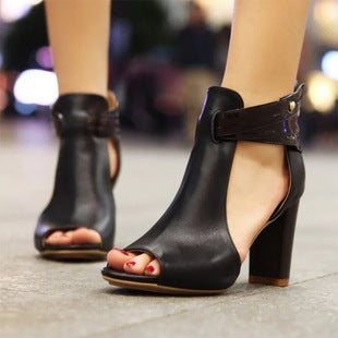 Verstellbare, klassische Ankle Boots mit Plateausohle 