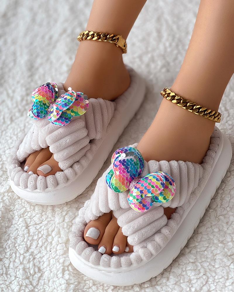 Pantuflas de invierno con tiras cruzadas y estampado de mariposas