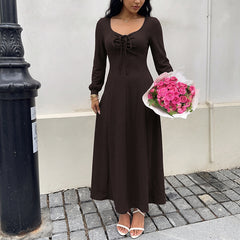 Long-sleeved dress with a tie-waist