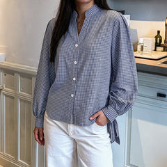 Loose mid-length shirt with side slits