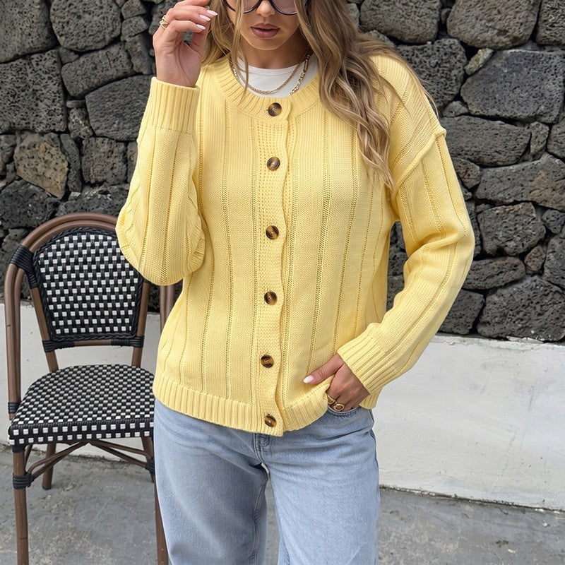 Loose-fitting round-neck knit cardigan