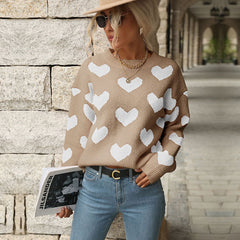 Sweet-style pink crew-neck sweater with a heart pattern
