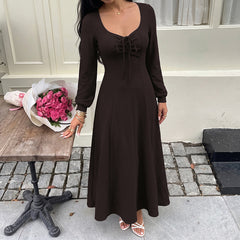 Long-sleeved dress with a tie-waist