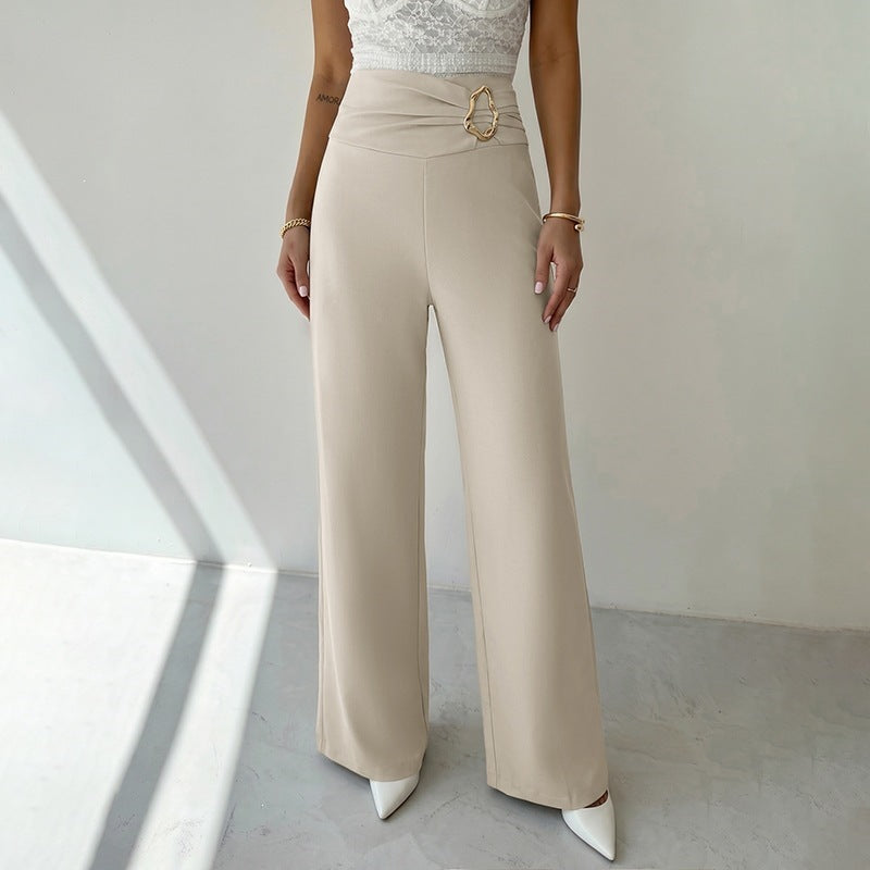 Wide-leg trousers with a gathered waist and metal buckle