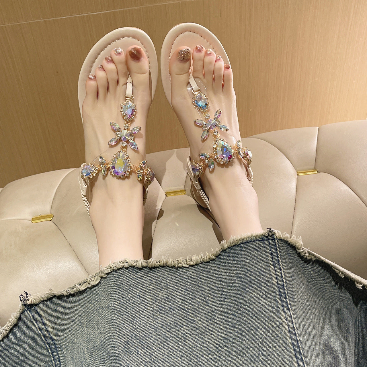 Sandalias elegantes con cordones y tiras de cristal 