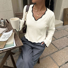Color-blocked V-neck flared sleeve cropped sweater with wavy trim