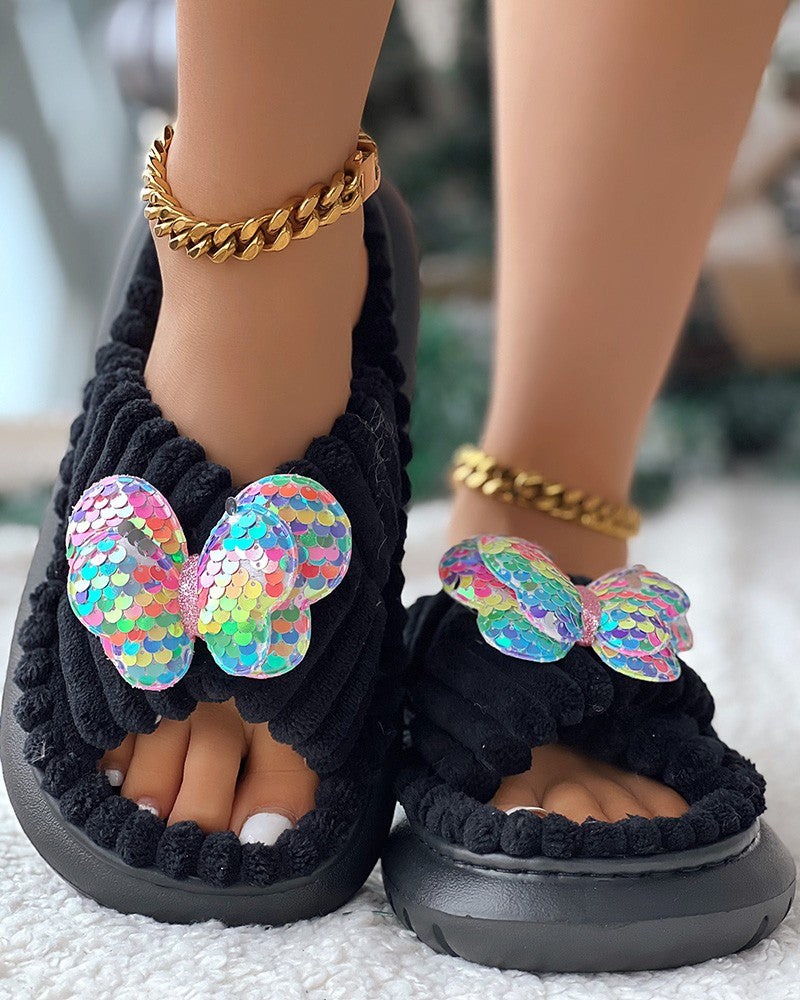 Pantuflas de invierno con tiras cruzadas y estampado de mariposas