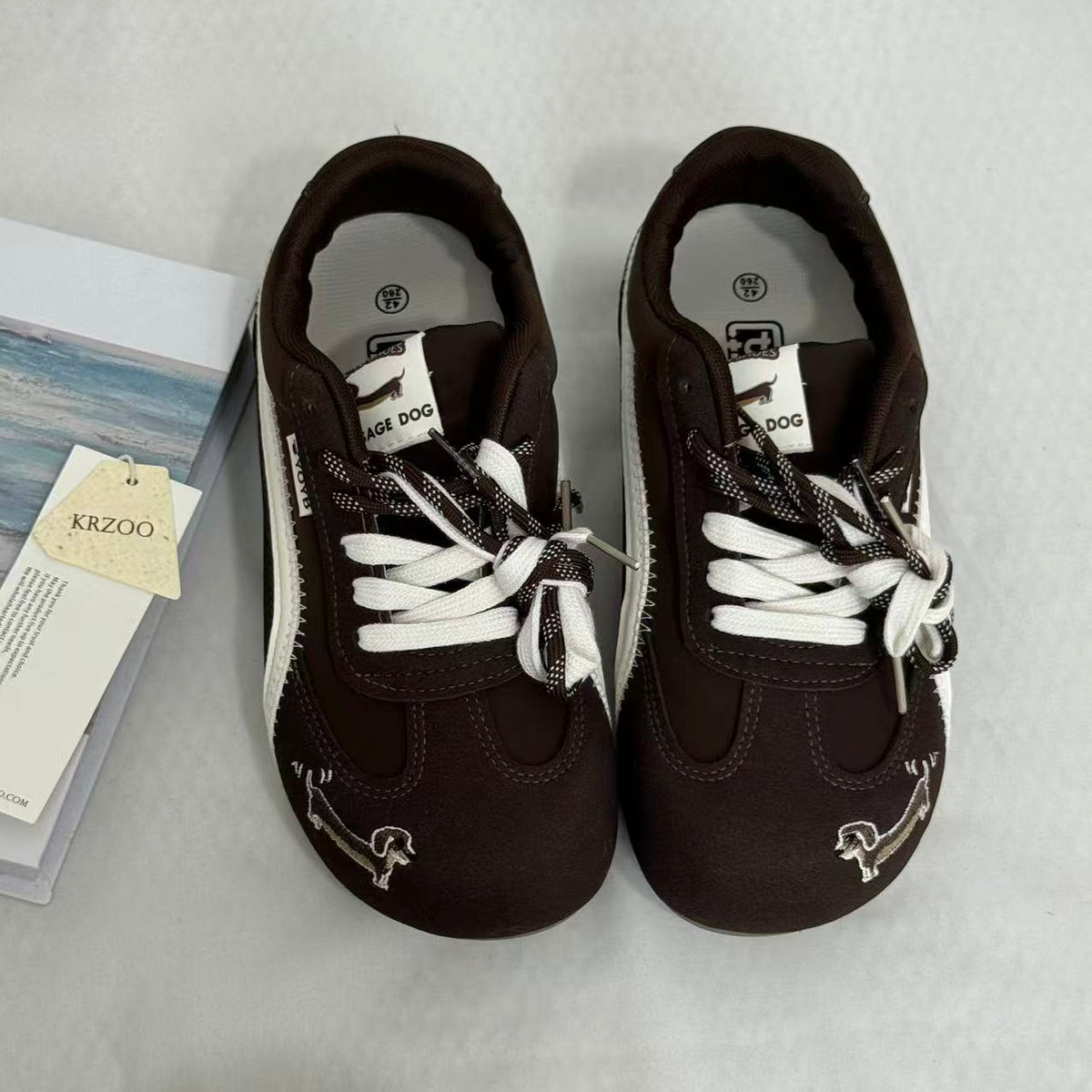 Versatile Round-Toe Casual Sneakers