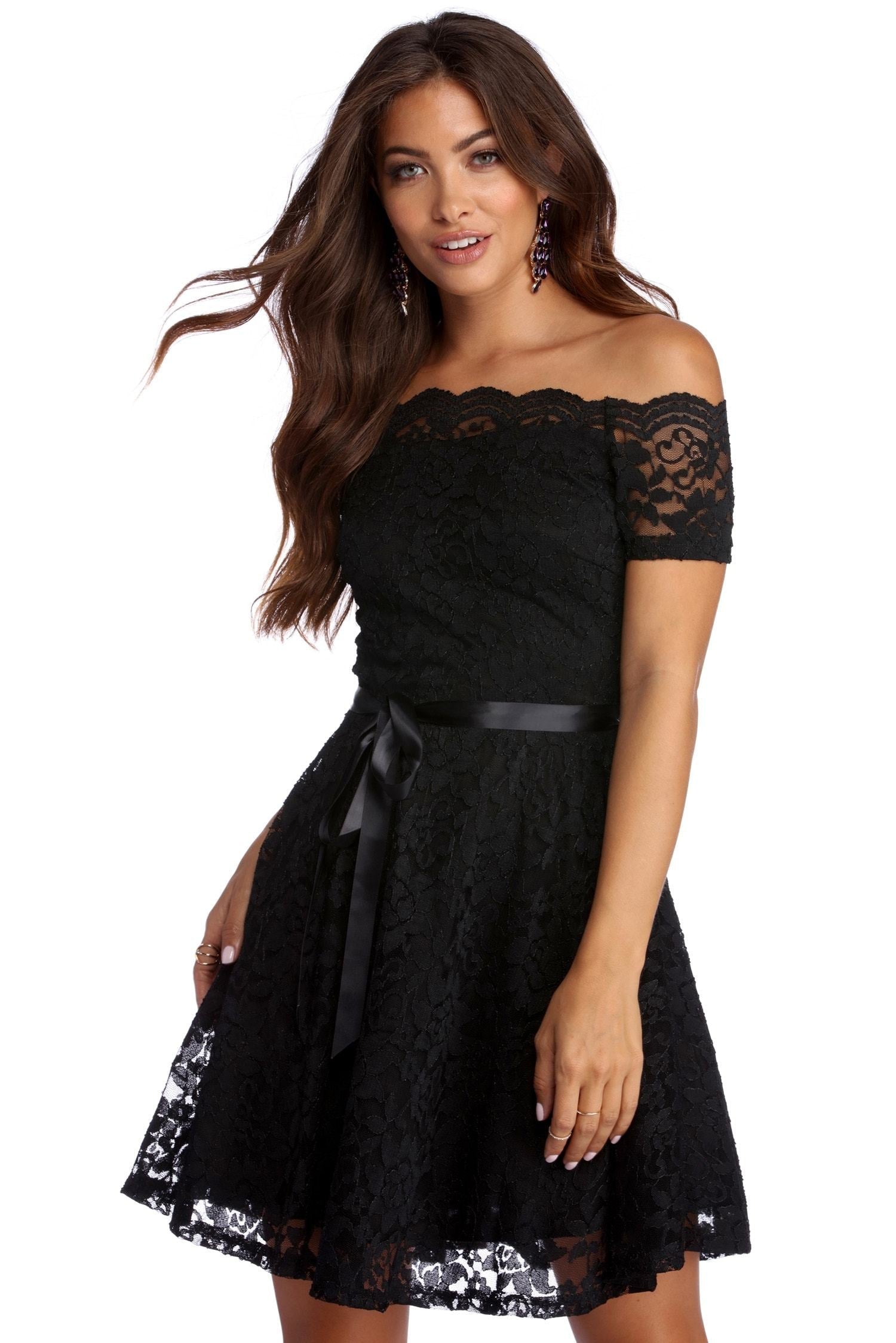 Abigail Scalloped Lace Formal Dress Oshnow