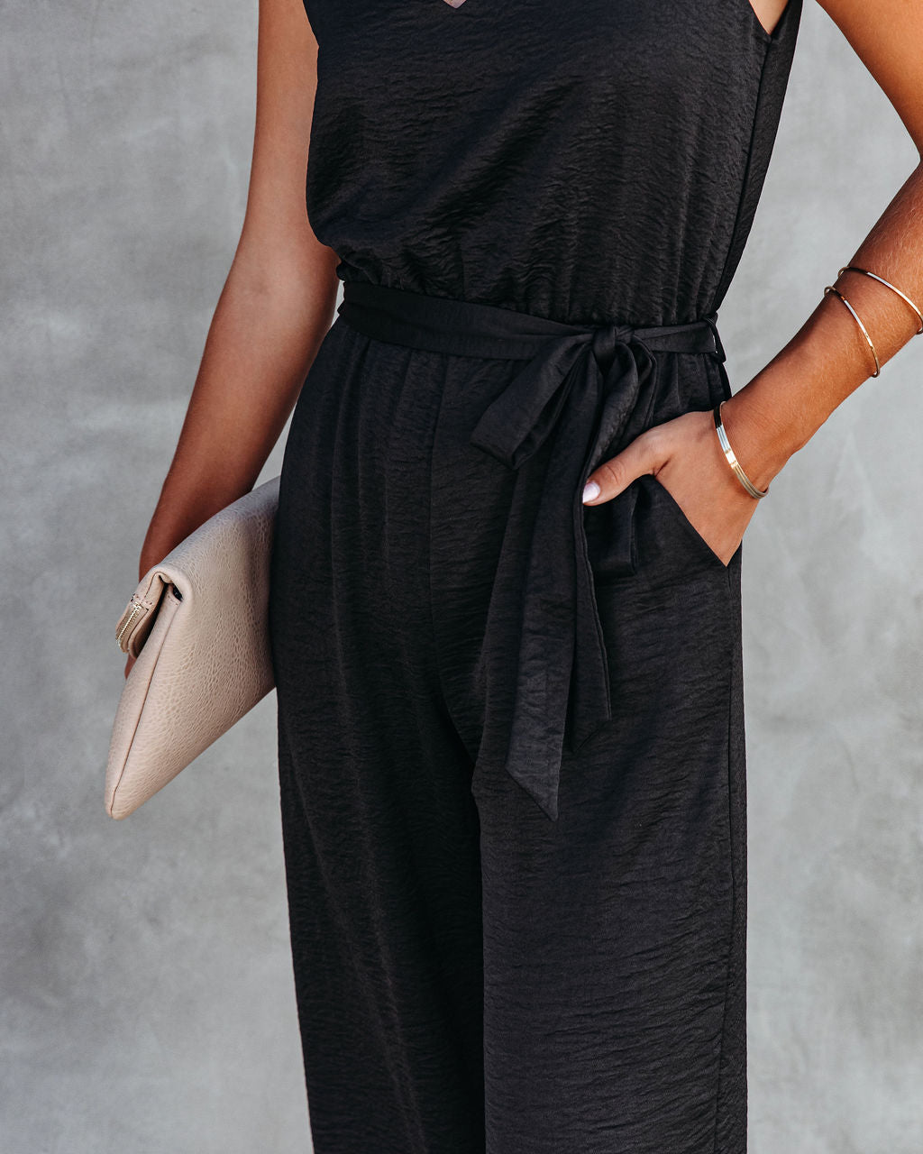 Adrienne Satin-Jumpsuit mit Taschen - Schwarz 