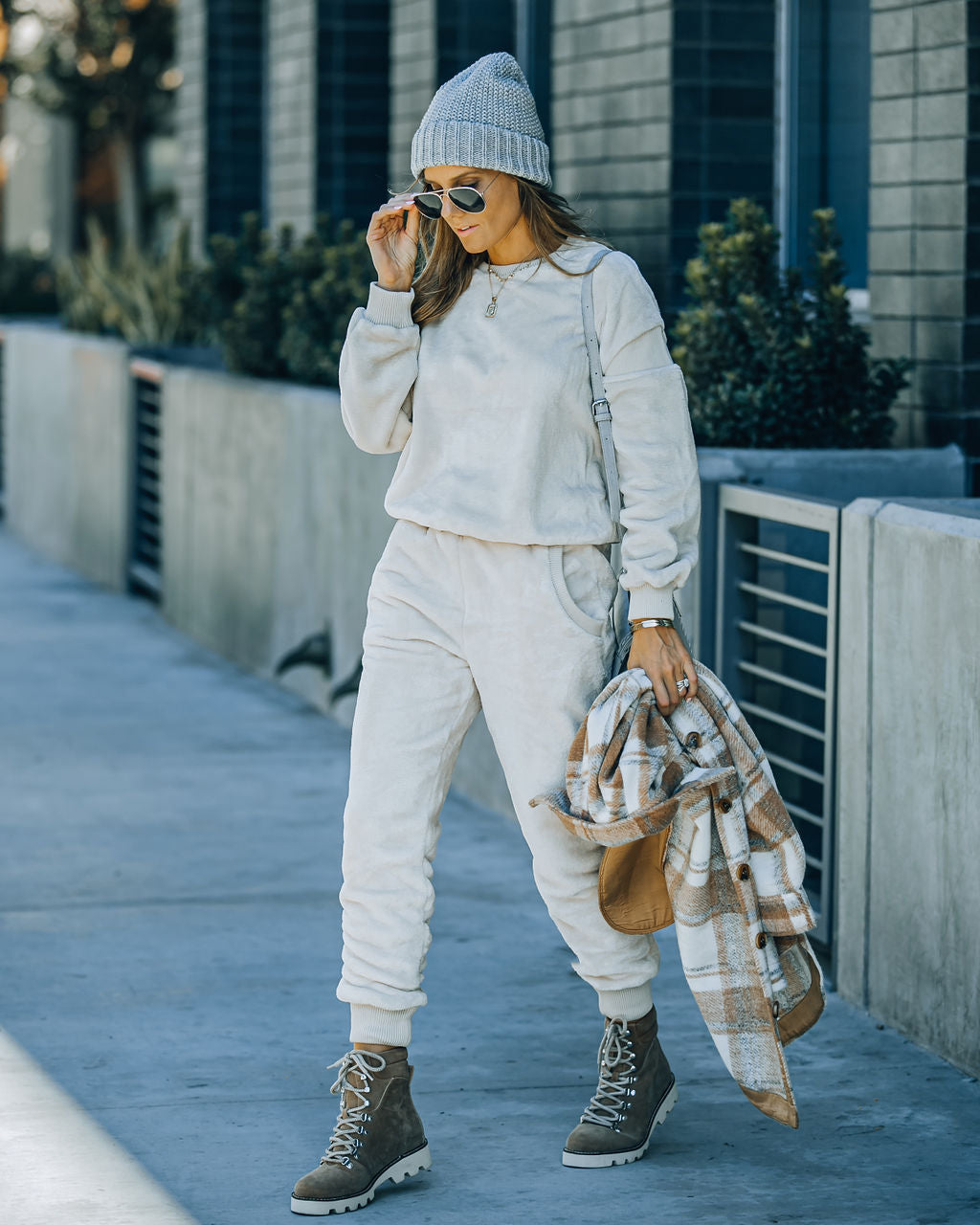 Kendry Pocketed Plush Knit Joggers - Ivory