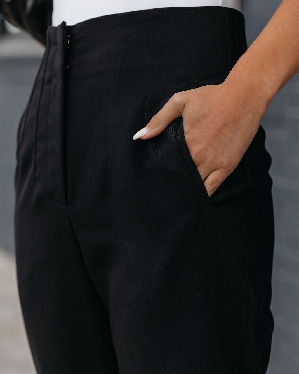 Jazlyn Pocketed High Rise Trousers - Black Oshnow