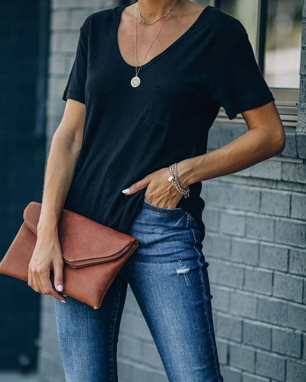 Kinsley V-Neck Pocket Tee - Black Oshnow