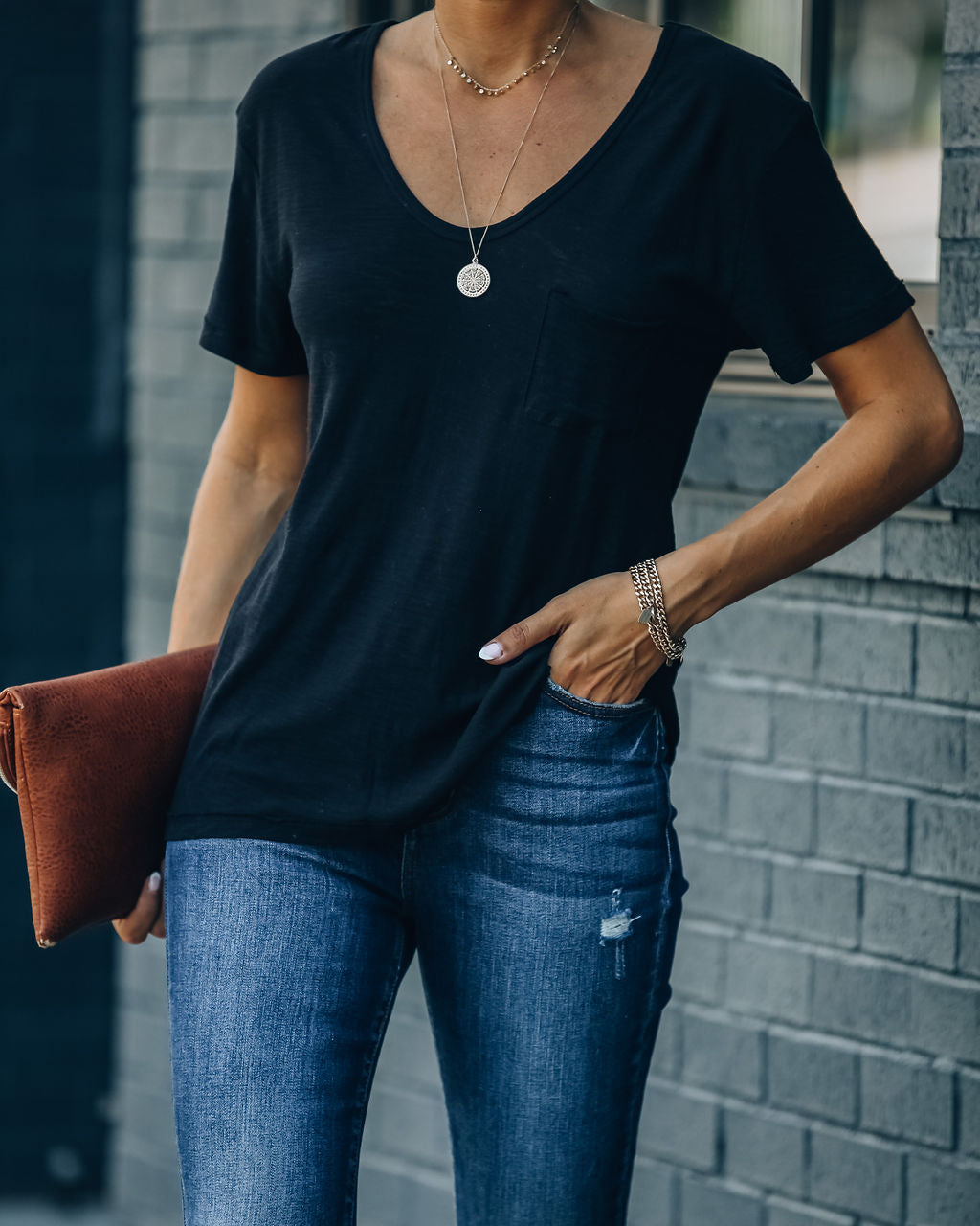 Kinsley V-Neck Pocket Tee - Black Oshnow