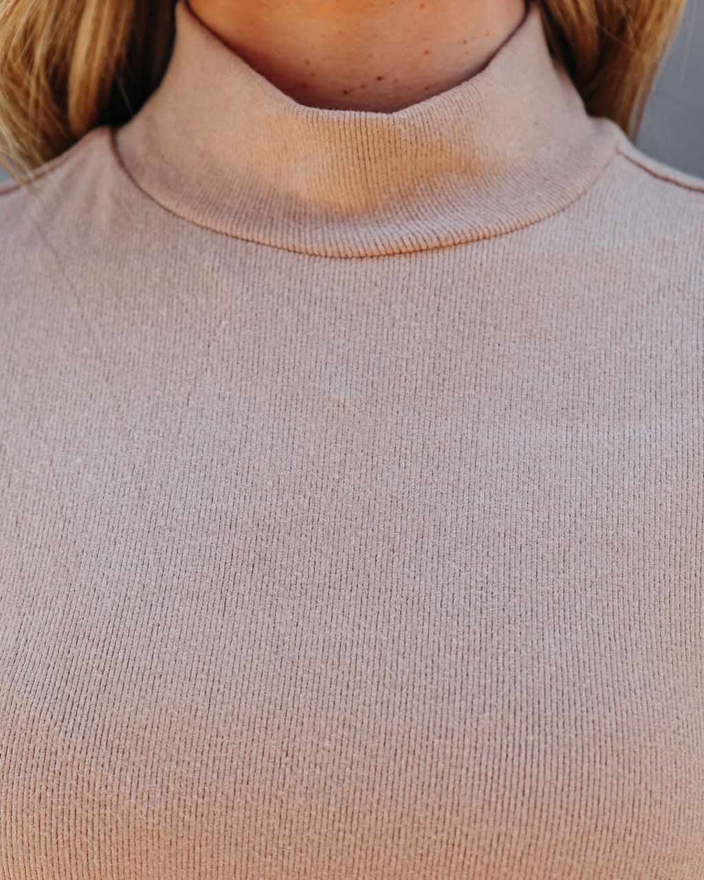 Mekhi Mock Neck Knit Crop Top - Mocha Oshnow