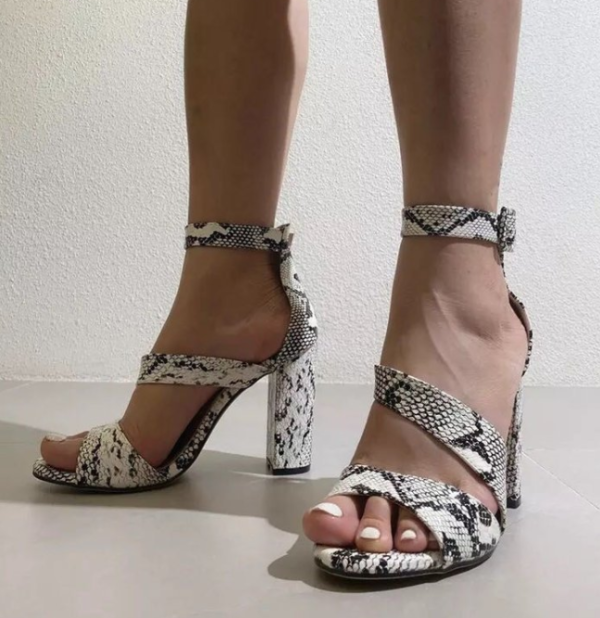 Unique Straps Thick High Heels Oshnow