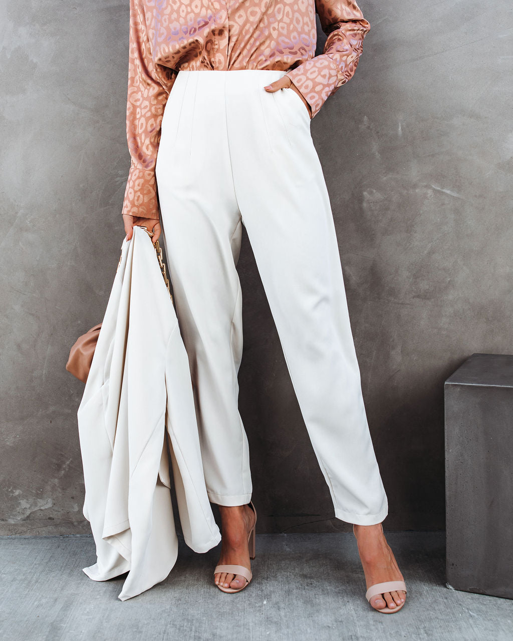 Vicinity Pocketed High Rise Trousers - Bone Oshnow