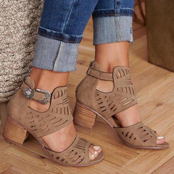 Sandalias con hebilla ajustable 